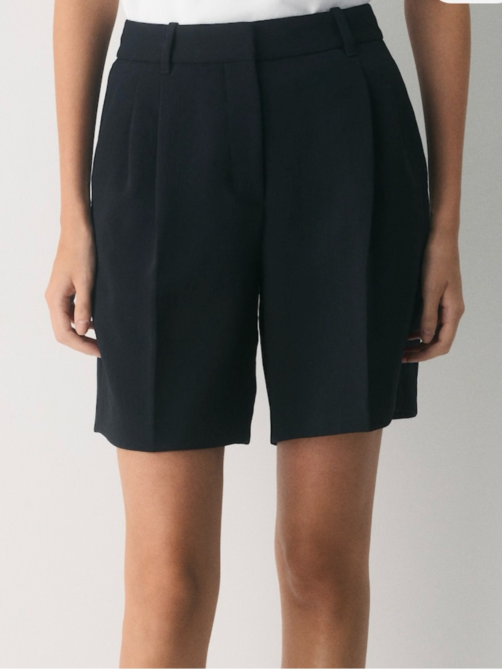 Aritizia Effortless Long Length Shorts - Crepette - Black